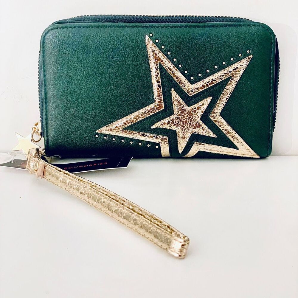 NWT No Boundaries Hunter Green w/ Gold Star Zip All Around Wristlet Wallet